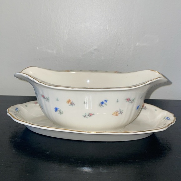 Syracuse China Suzanne gravy boat w an attached underplate. Vintage. 40’s-70’s - Picture 3 of 10